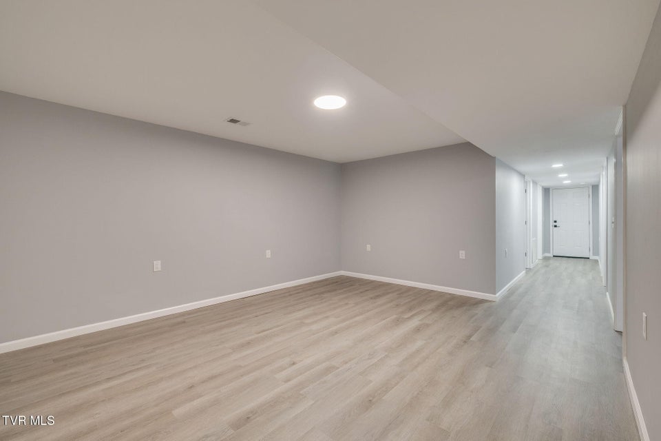 Photo #29: 124 Vip Road