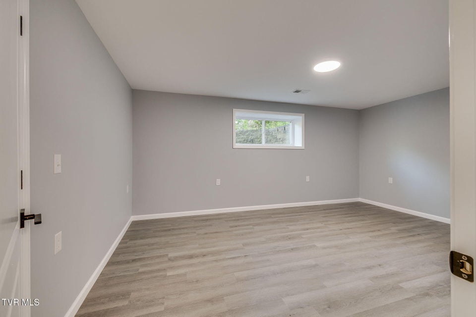 Photo #30: 124 Vip Road