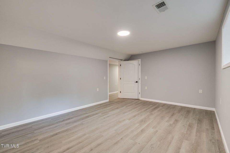 Photo #31: 124 Vip Road