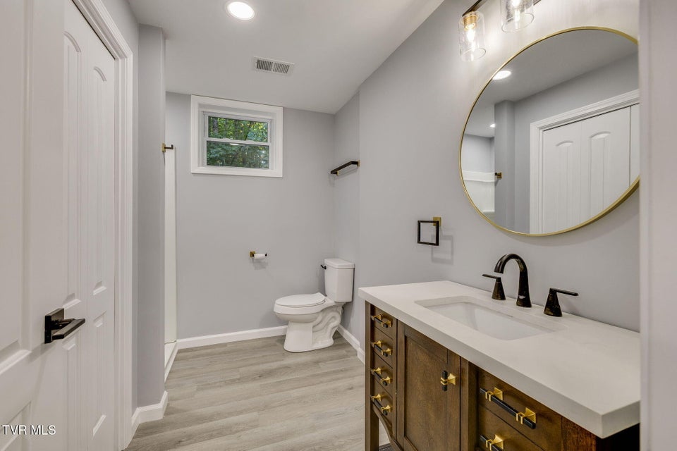 Photo #35: 124 Vip Road