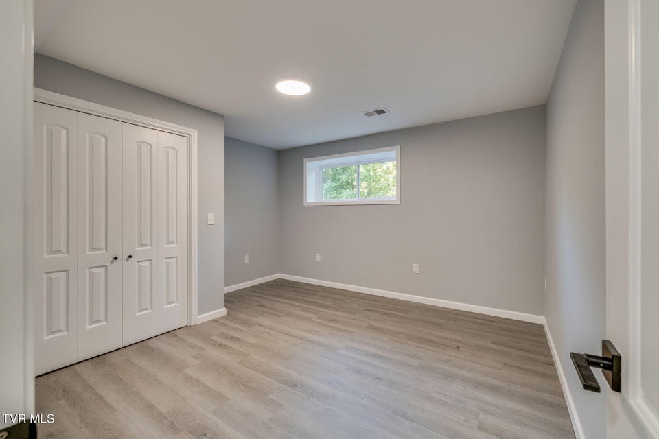 Photo #32: 124 Vip Road