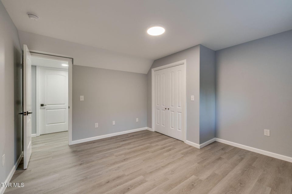 Photo #33: 124 Vip Road