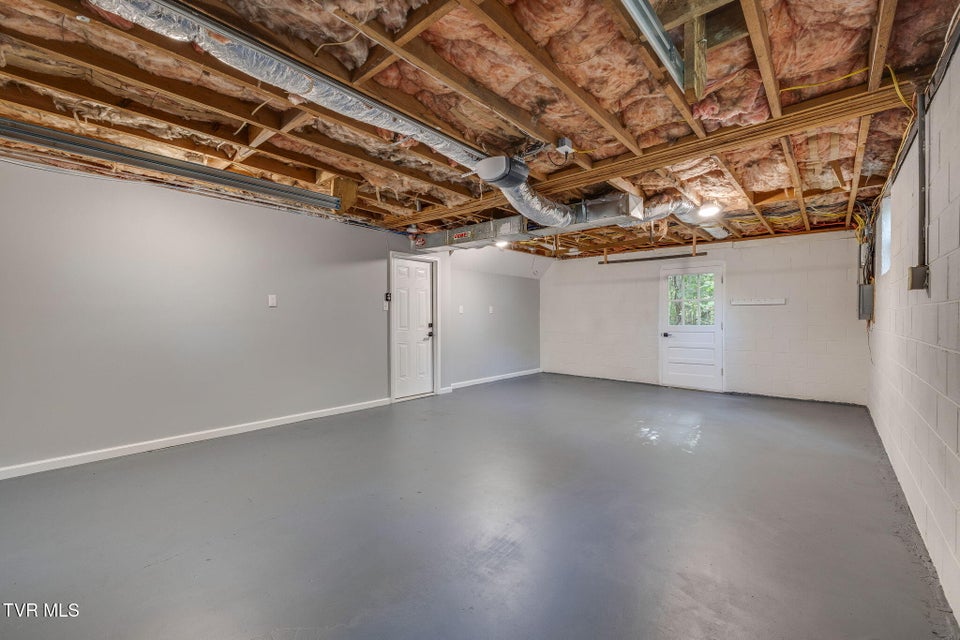 Photo #37: 124 Vip Road