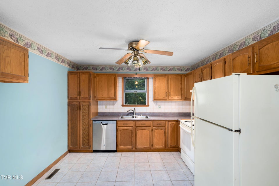 Photo #17: 5084 Lake Forest Drive