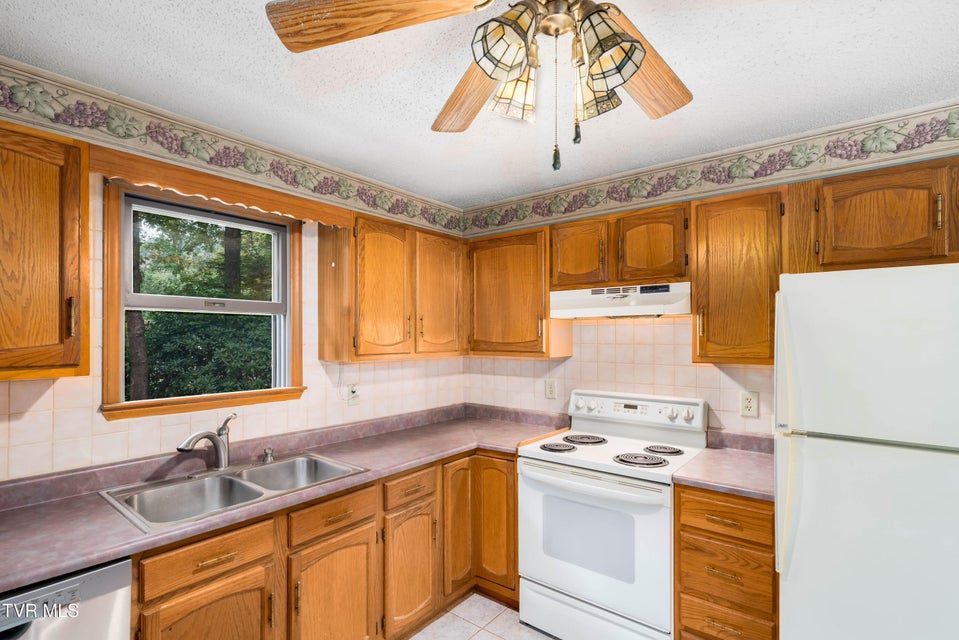 Photo #18: 5084 Lake Forest Drive