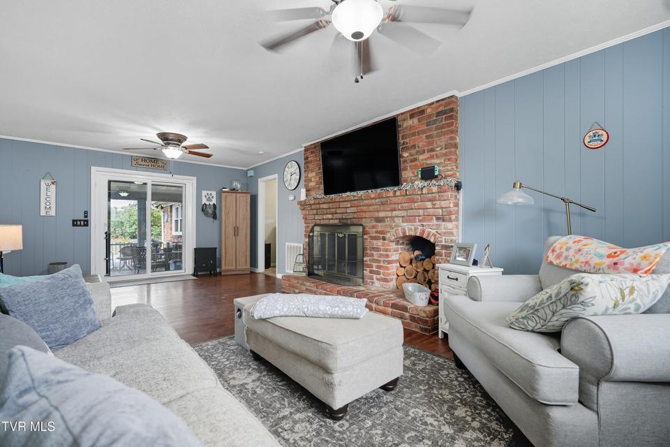 Photo #15: 405 Oakmont Drive