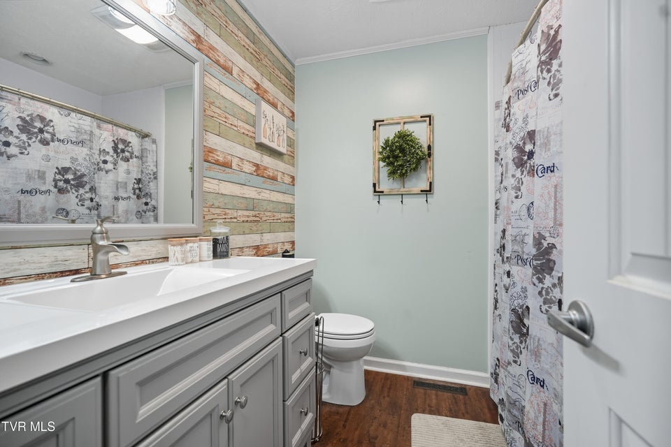 Photo #20: 405 Oakmont Drive