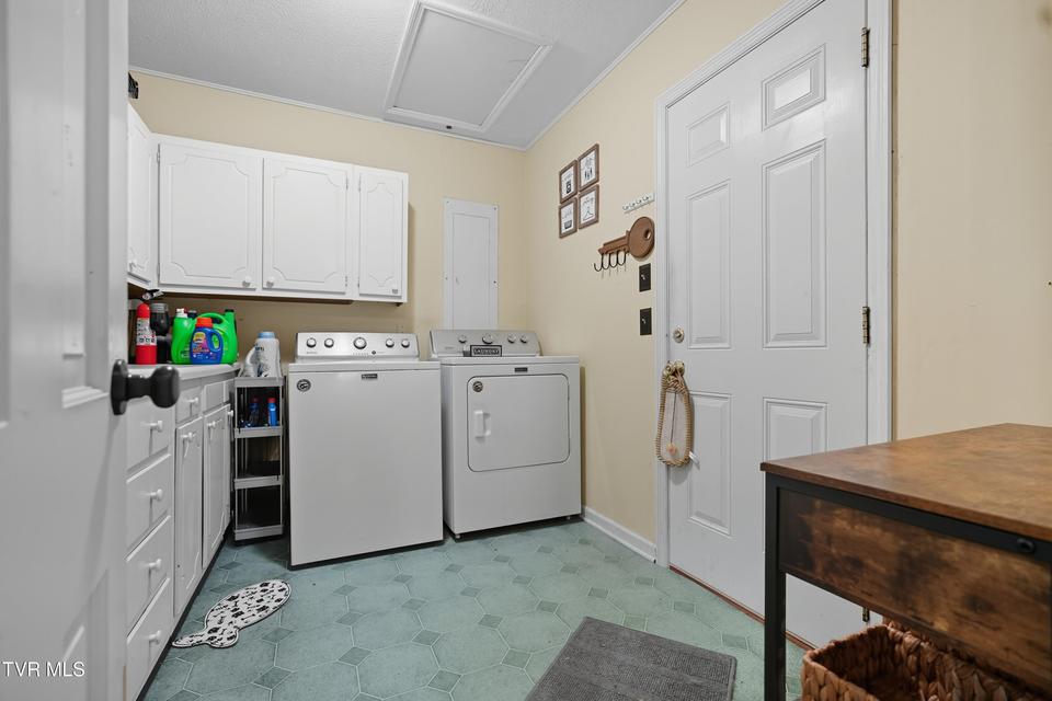 Photo #18: 405 Oakmont Drive