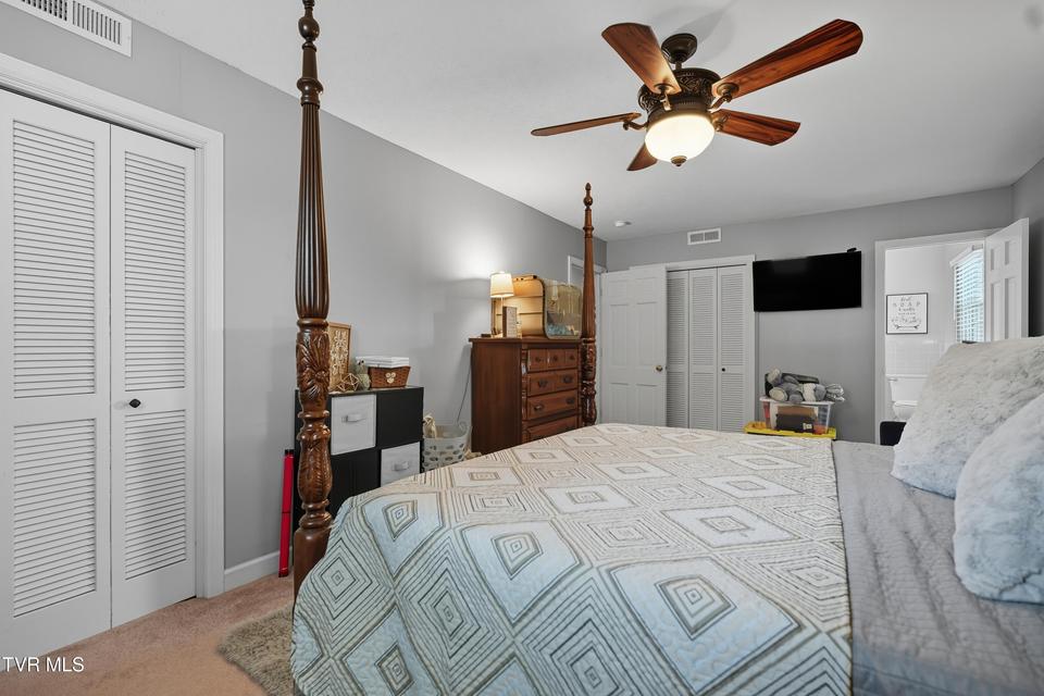 Photo #28: 405 Oakmont Drive