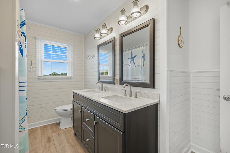 Photo #33: 405 Oakmont Drive