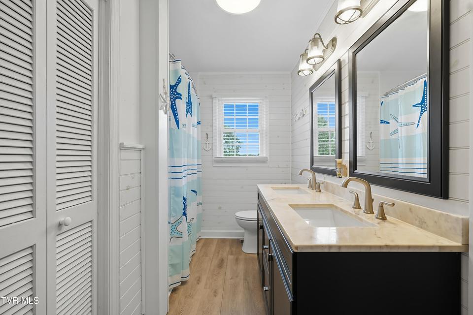 Photo #32: 405 Oakmont Drive