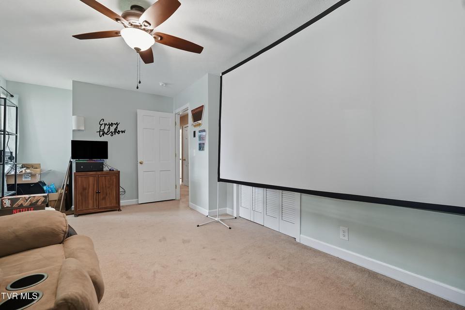 Photo #31: 405 Oakmont Drive