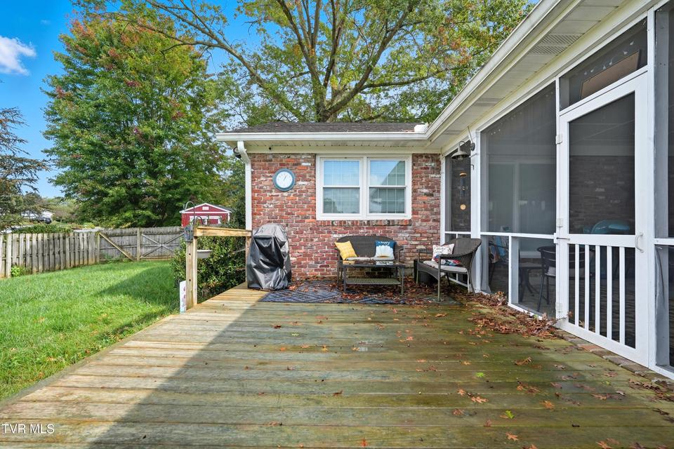 Photo #37: 405 Oakmont Drive