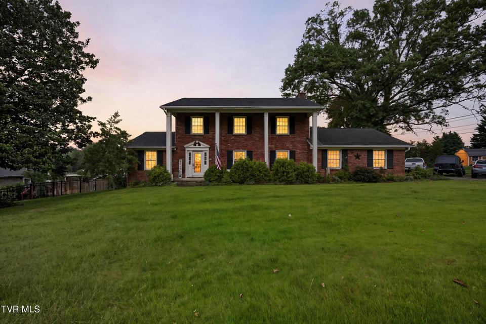 Photo #41: 405 Oakmont Drive