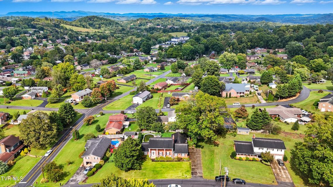 Photo #42: 405 Oakmont Drive