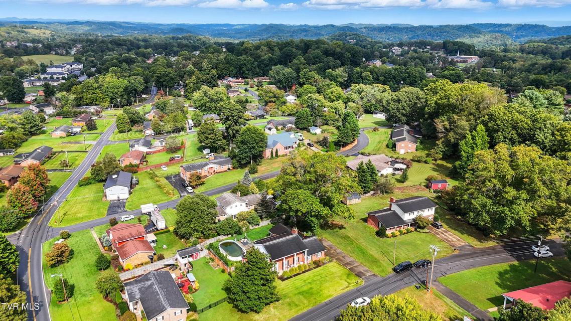 Photo #43: 405 Oakmont Drive