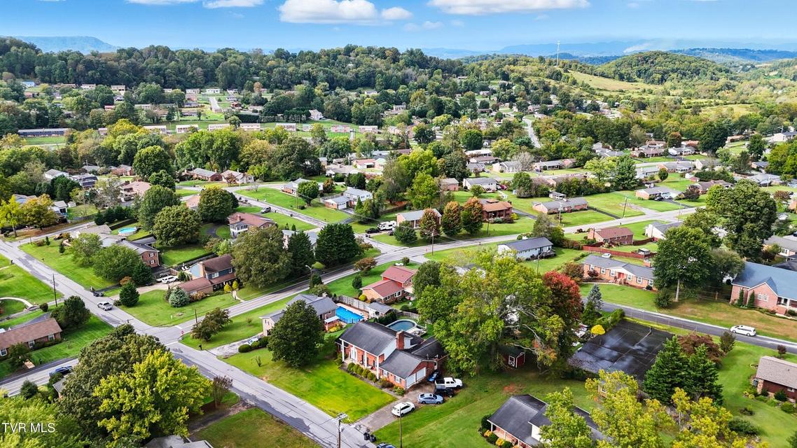 Photo #46: 405 Oakmont Drive