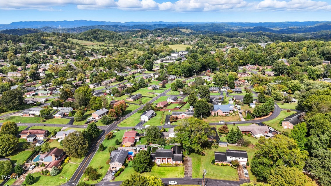 Photo #47: 405 Oakmont Drive