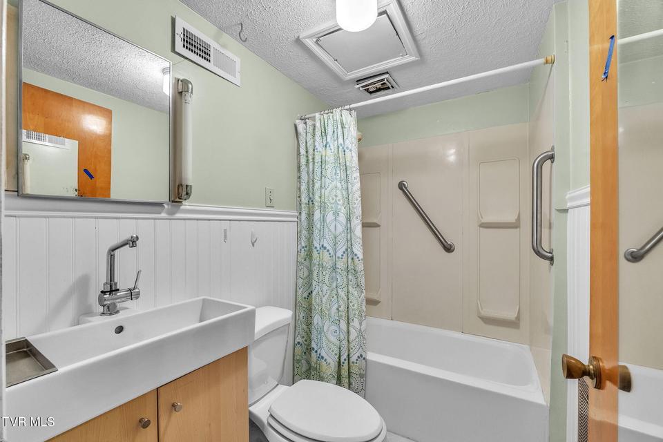 Photo #31: 135 Montrose Drive