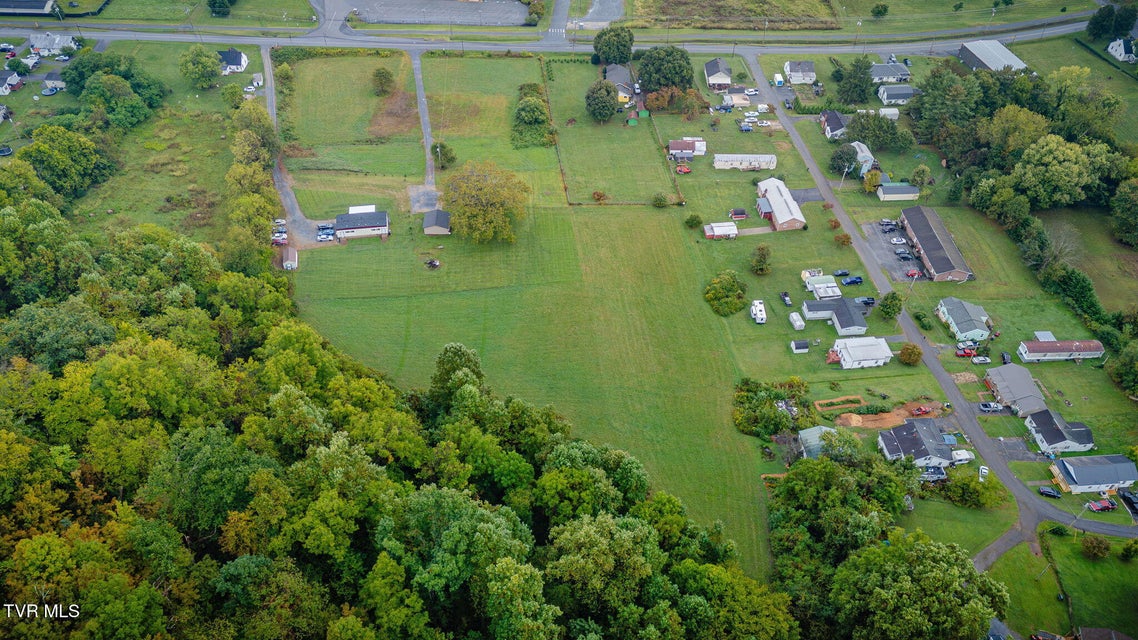 Photo #35: 2108 Stateline Road