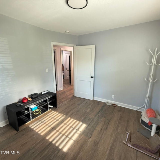 Photo #11: 917 Walnut Avenue