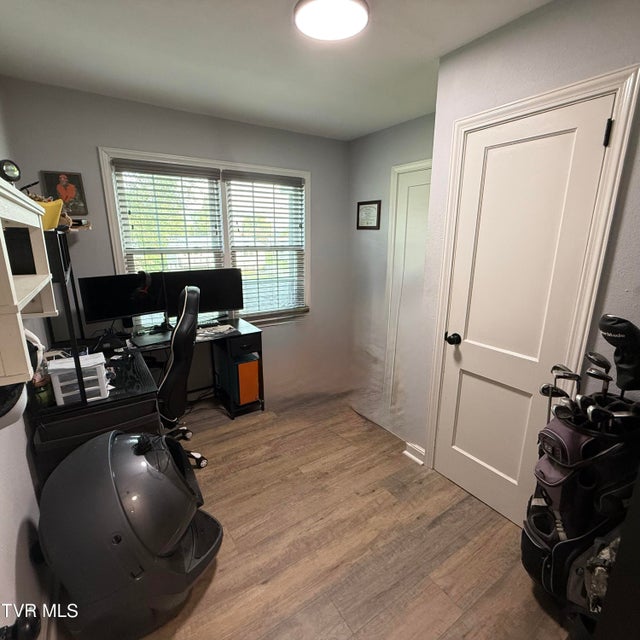 Photo #12: 917 Walnut Avenue