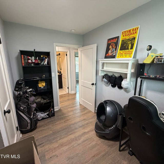 Photo #13: 917 Walnut Avenue
