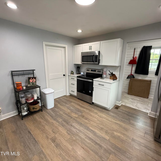 Photo #14: 917 Walnut Avenue