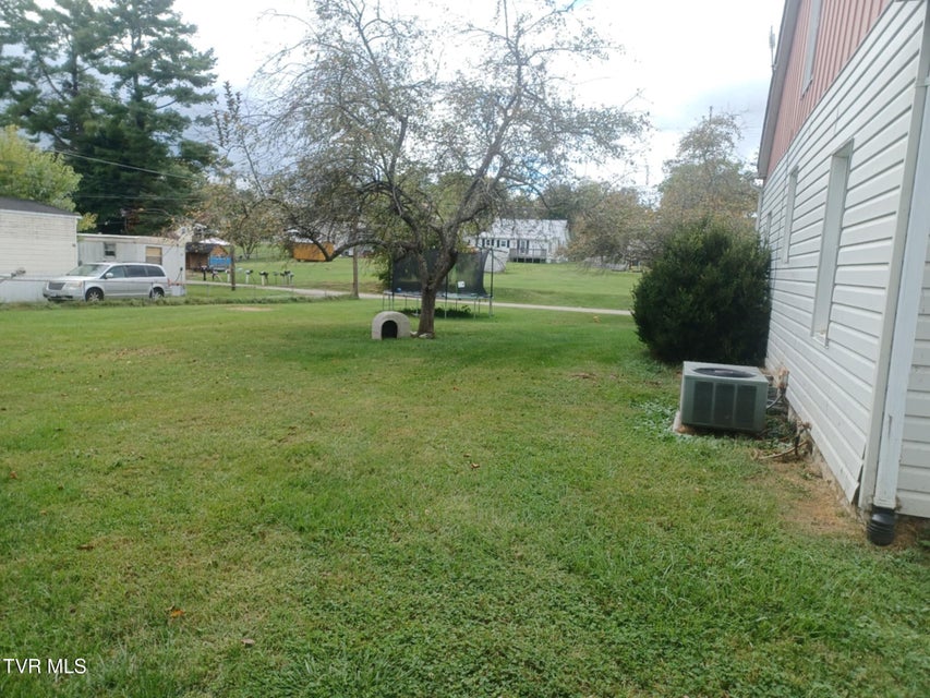 Photo #31: 201 Sweet Brier Street