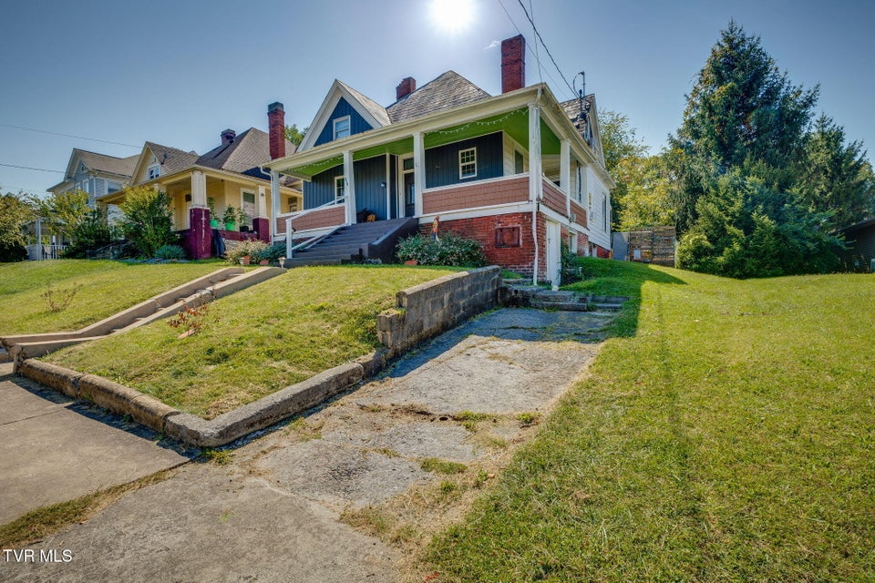 Photo #3: 216 Taylor Street