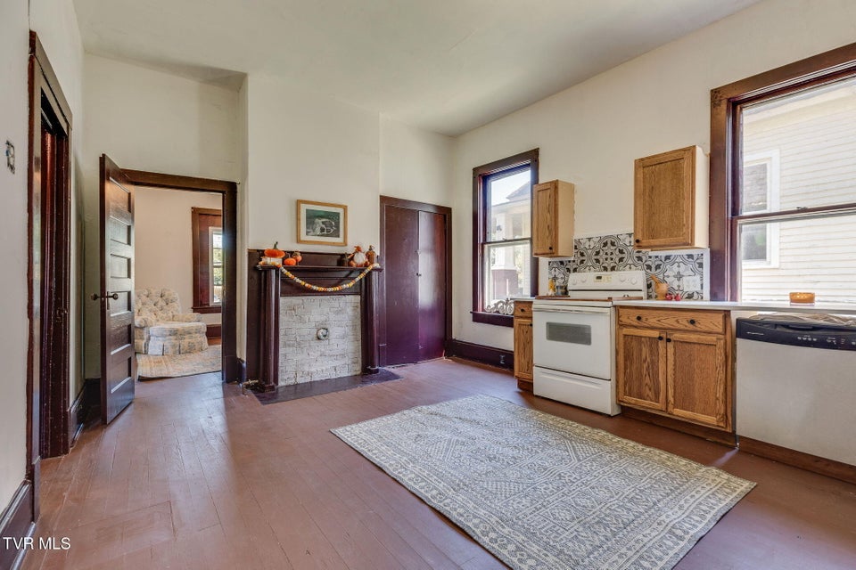 Photo #13: 216 Taylor Street