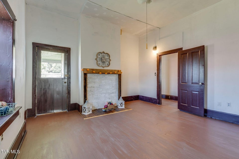 Photo #17: 216 Taylor Street
