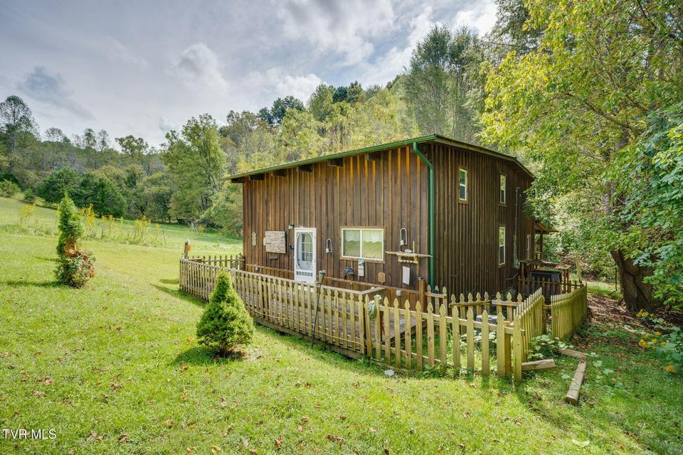 Photo #31: 205 Helton Hollow Road