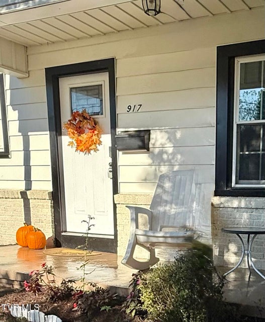 Photo #2: 917 Walnut Avenue