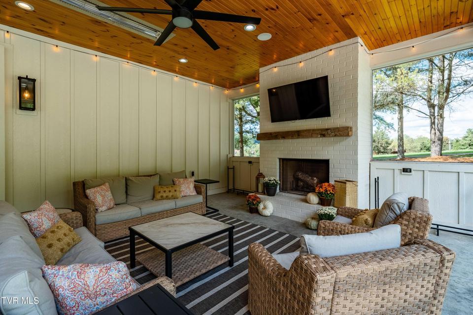 Photo #97: 2333 Rock Springs Road