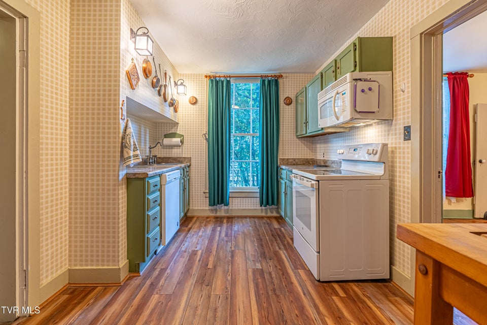 Photo #13: 303 Main Street