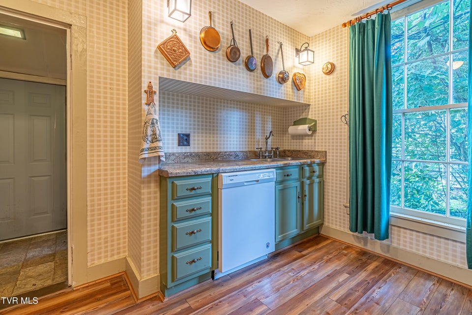 Photo #16: 303 Main Street