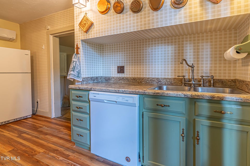 Photo #17: 303 Main Street