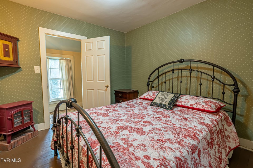 Photo #31: 303 Main Street