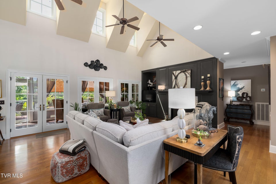 Photo #9: 102 Willow Creek Lane