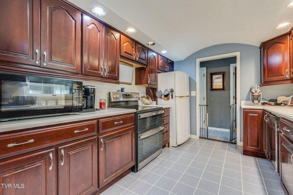 Photo #16: 1201 Meadow Lane