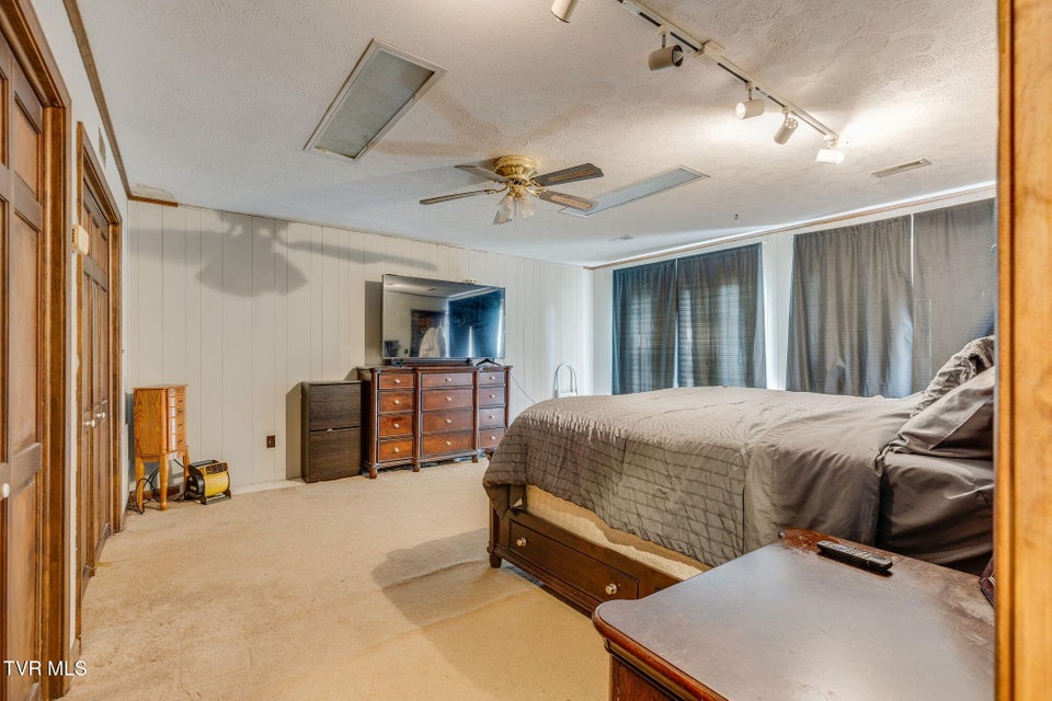 Photo #18: 1201 Meadow Lane