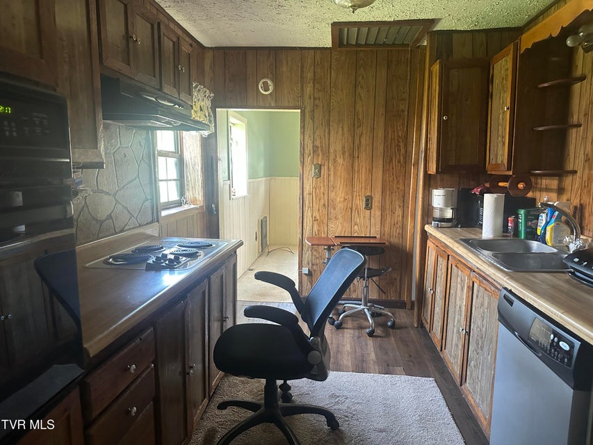 Photo #3: 1604 Dixon Street Street