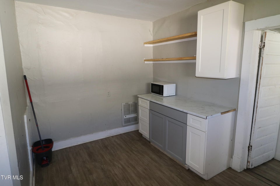 Photo #4: 526 Dale Street