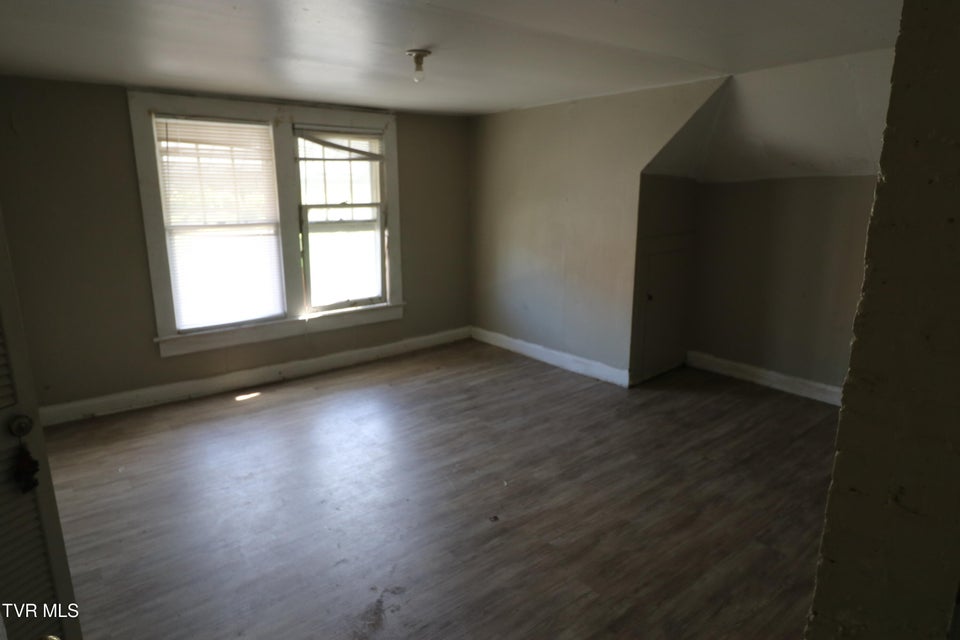 Photo #10: 526 Dale Street