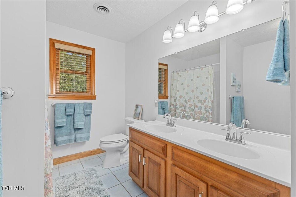 Photo #35: 963 Main Street