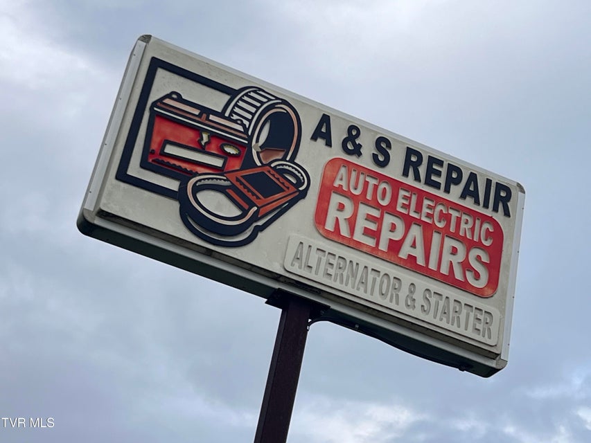 Photo #11: 1930 Snapps Ferry Road