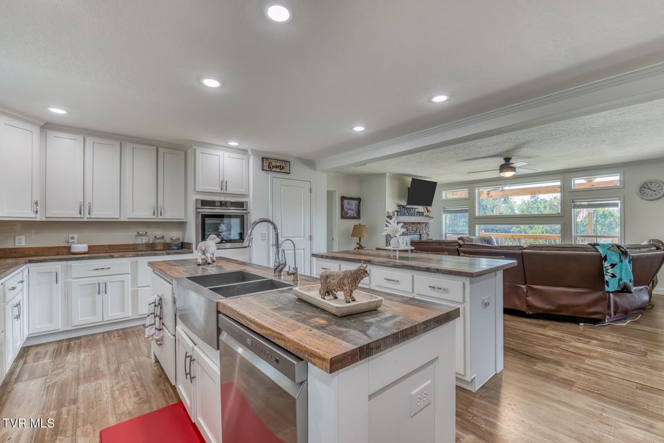 Photo #6: 108 Oak Hill Circle