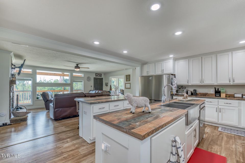 Photo #7: 108 Oak Hill Circle