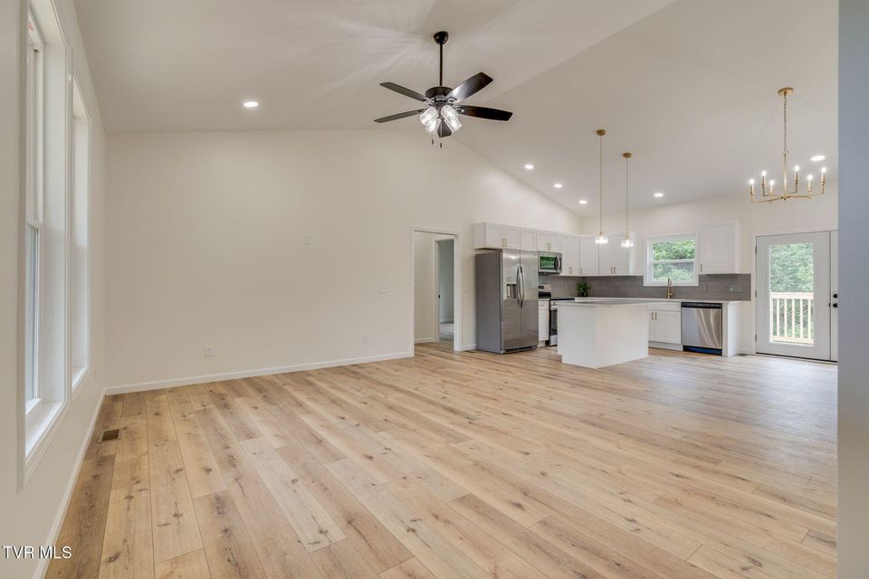 Photo #4: 905 Fairlane Drive
